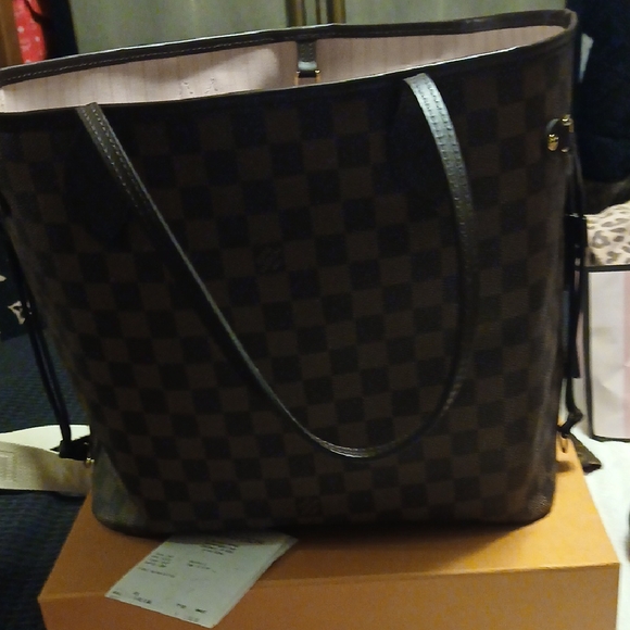 Elegant Checkered Tote Bag - Picture 1 of 5